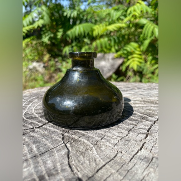 Thymes Green Glass Reed Diffuser Vase - Picture 12 of 12